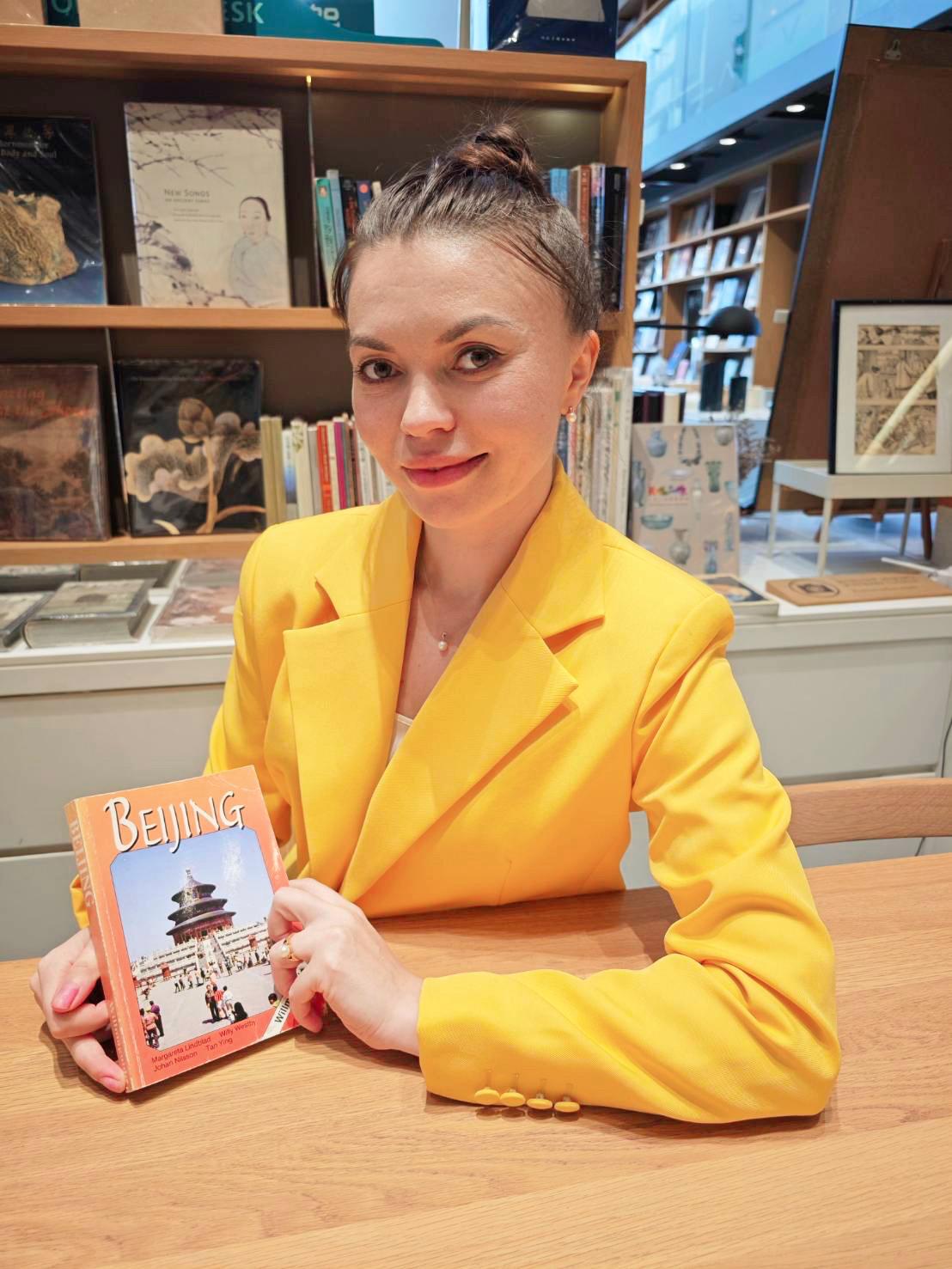 Alisa in a bookshop